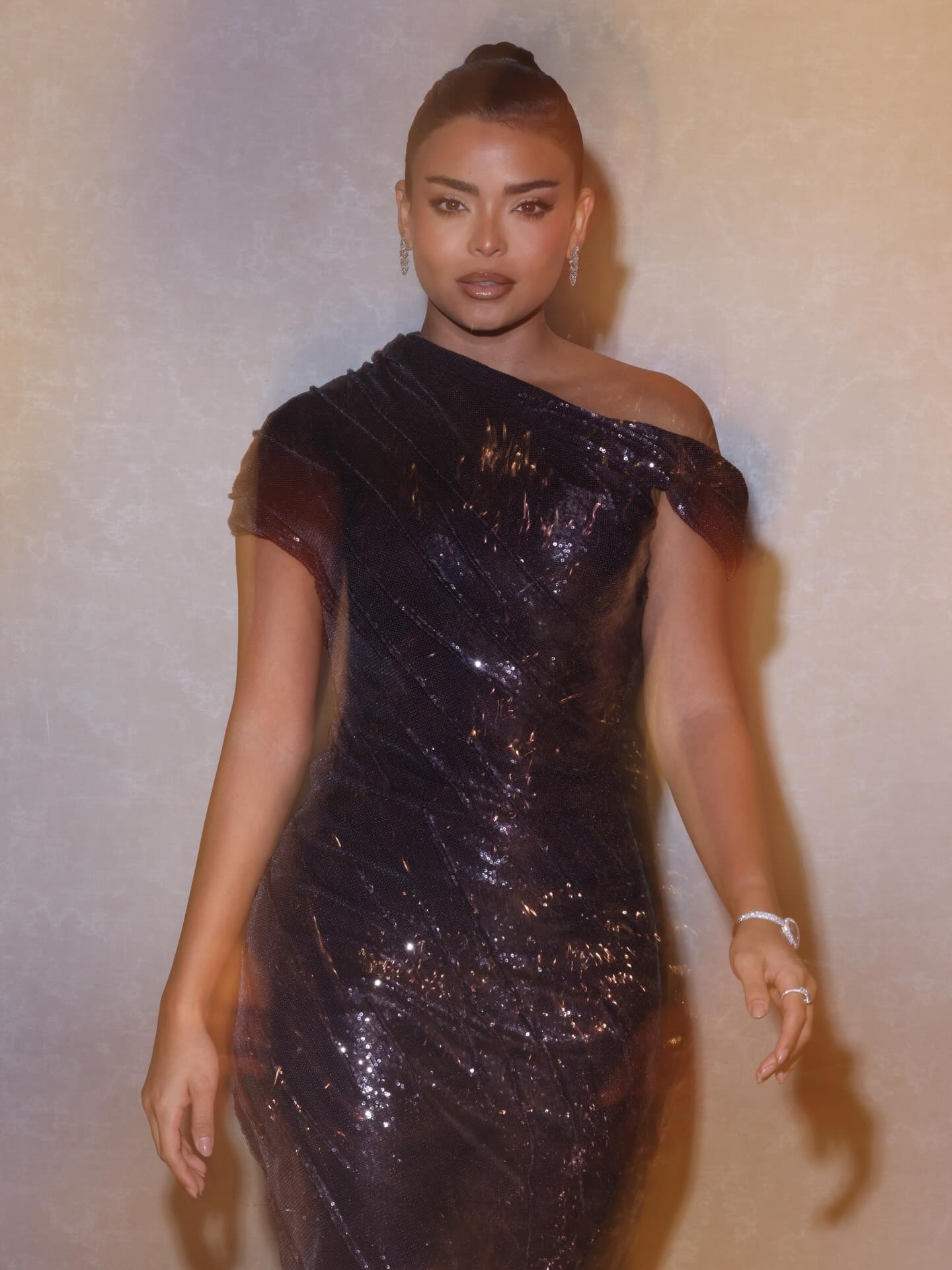 أسماء جلال بتصاميم مجوهرات فارهة من دار كارتييه Cartier